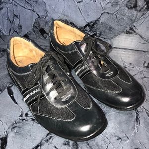 🌻$10🌻 Naturalizer leather black sneakers